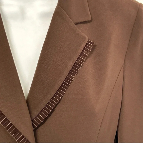 Women’s Size 4 Brown Blazer 3 Button‎ Ruffle Pockets Lined Career Classic Office - Picture 4 of 14